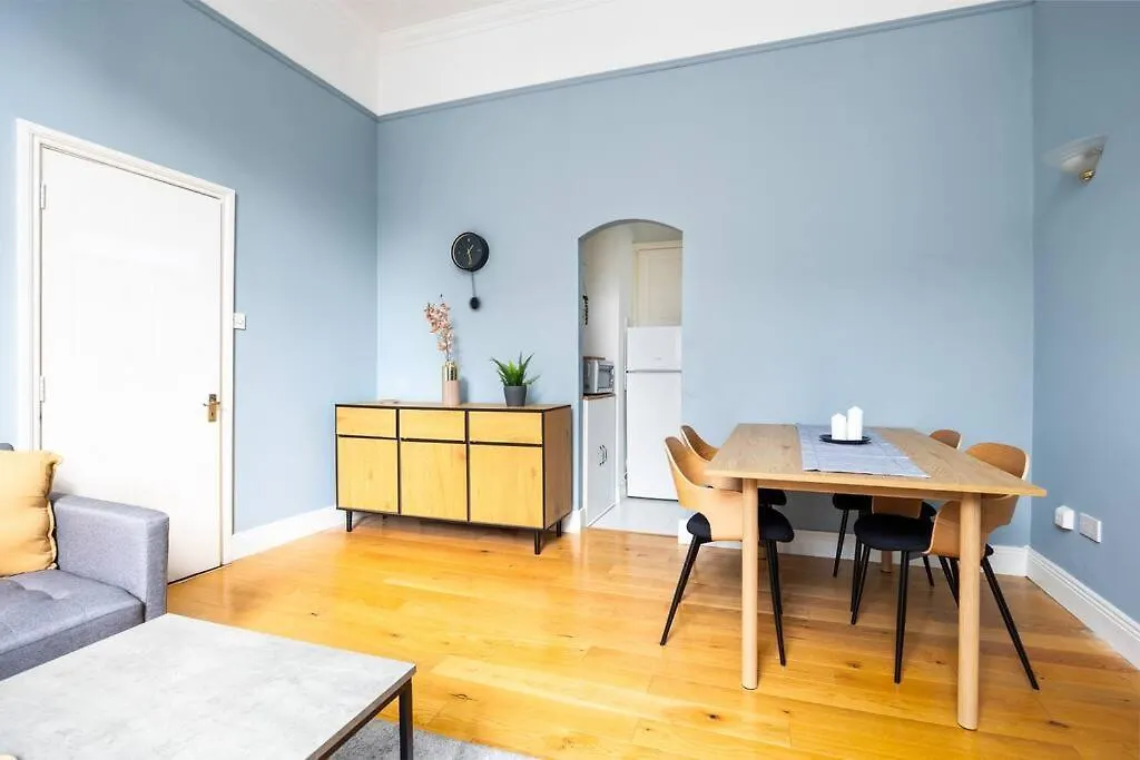 2Bed Flat With Private Balcony And Fireplace Dublin 0*,  Ireland