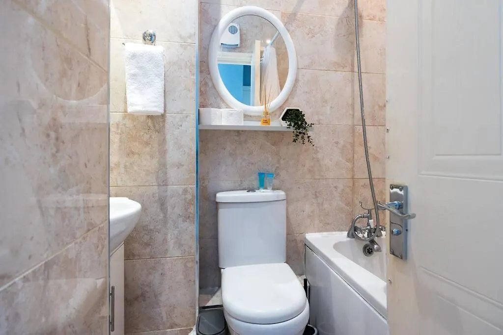 2Bed Flat With Private Balcony And Fireplace Dublin 0*,  Ireland