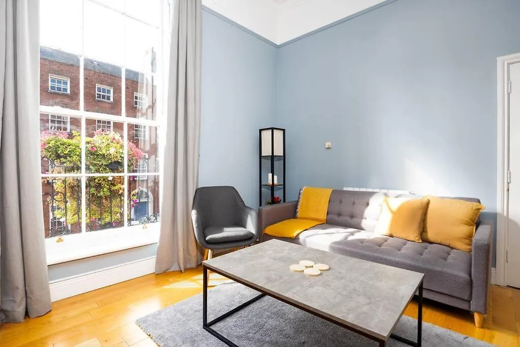 2Bed Flat With Private Balcony And Fireplace Dublin Apartment