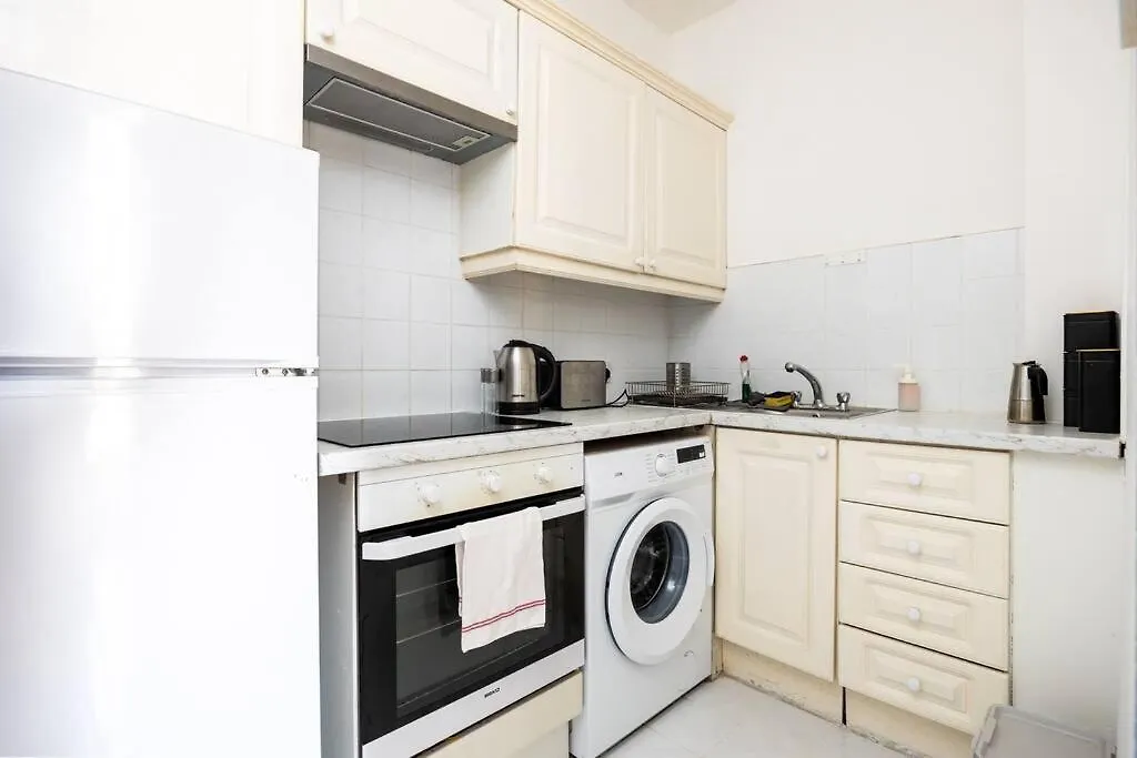 2Bed Flat With Private Balcony And Fireplace Dublin 0*,